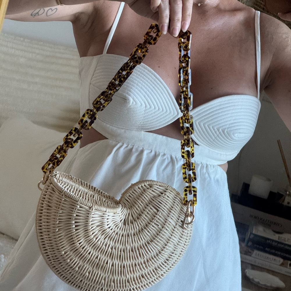 Shell handbag with Tortoise Chain - Picture 8 of 14